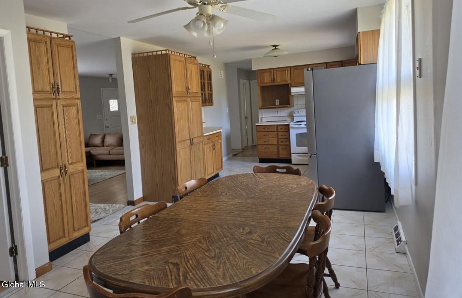 5059 Western Turnpike, 1