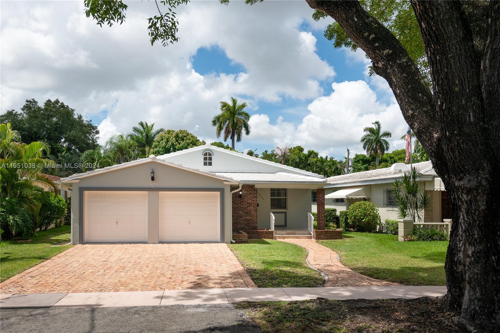 1211 Sorolla Ave