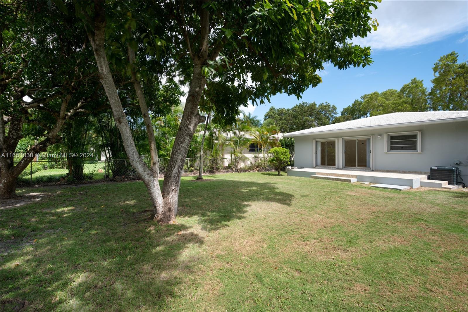1211 Sorolla Ave