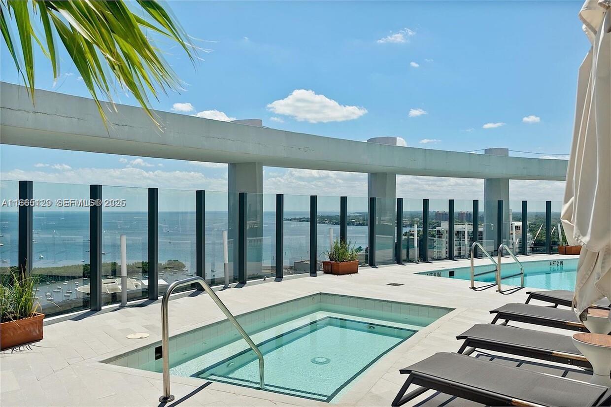 2811 S Bayshore Dr # 4C
