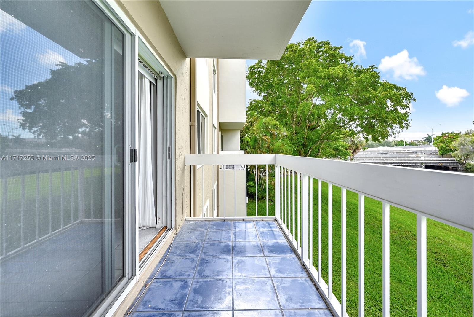 7720 Camino Real # 213 Unit: E-213