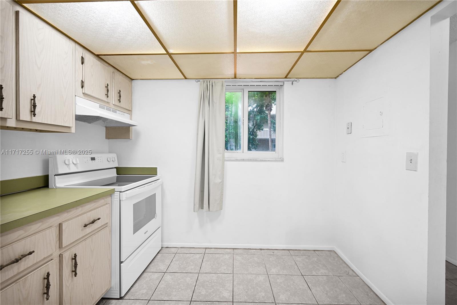 7720 Camino Real # 213 Unit: E-213