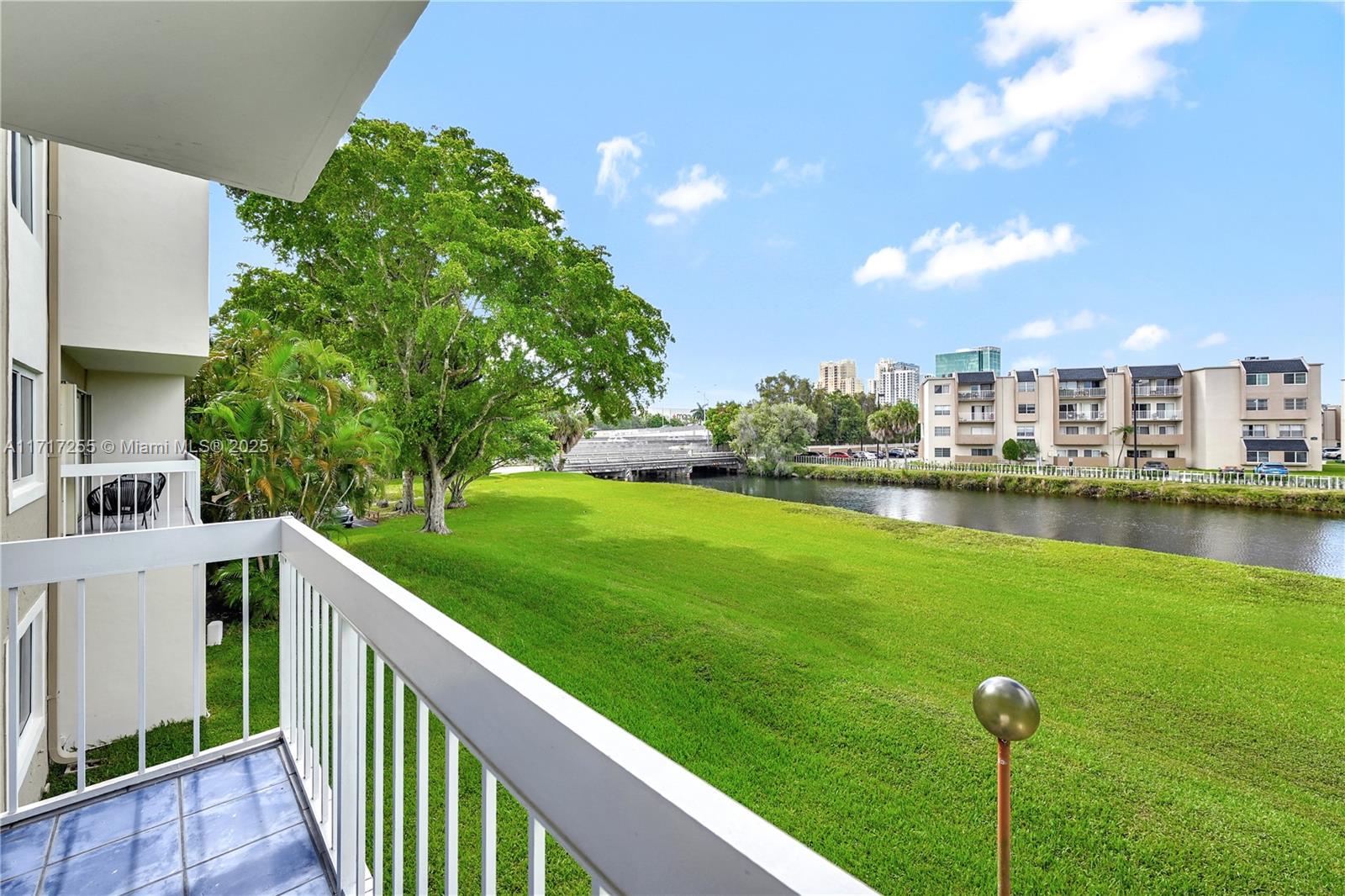 7720 Camino Real # 213 Unit: E-213