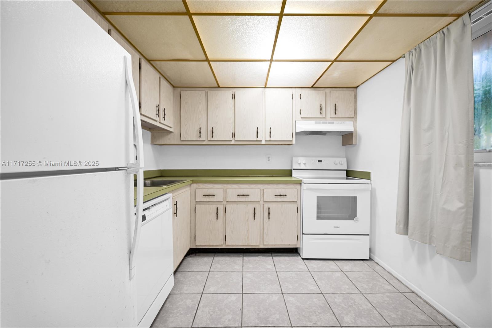 7720 Camino Real # 213 Unit: E-213