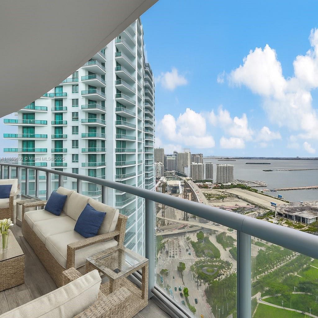 888 Biscayne Blvd # 5010