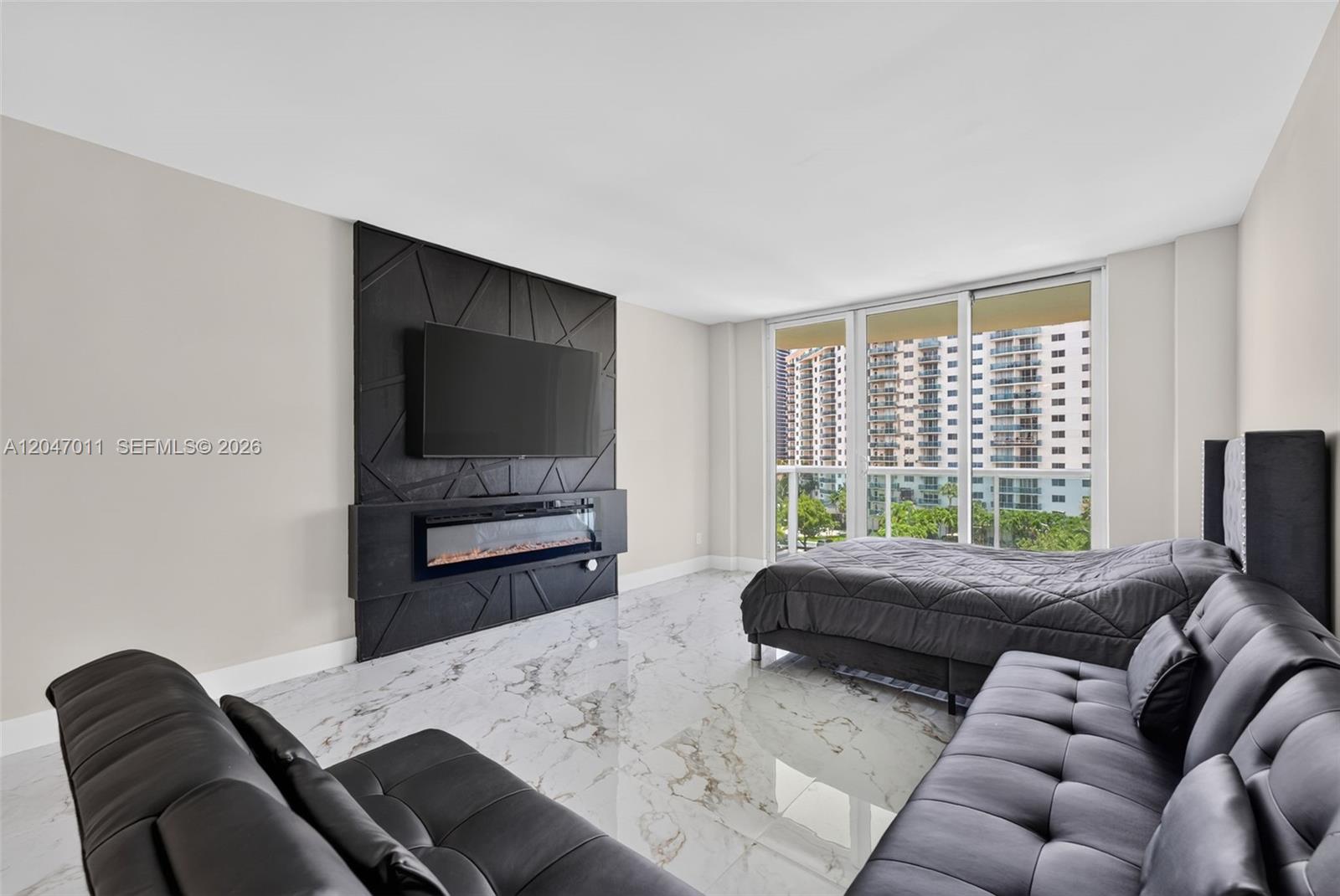 19380 Collins Ave # 608