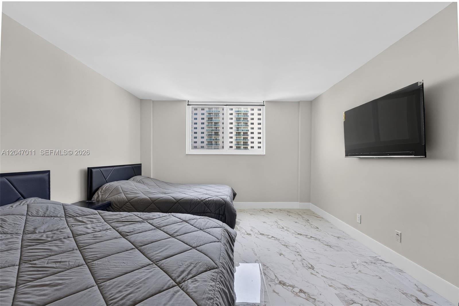 19380 Collins Ave # 608