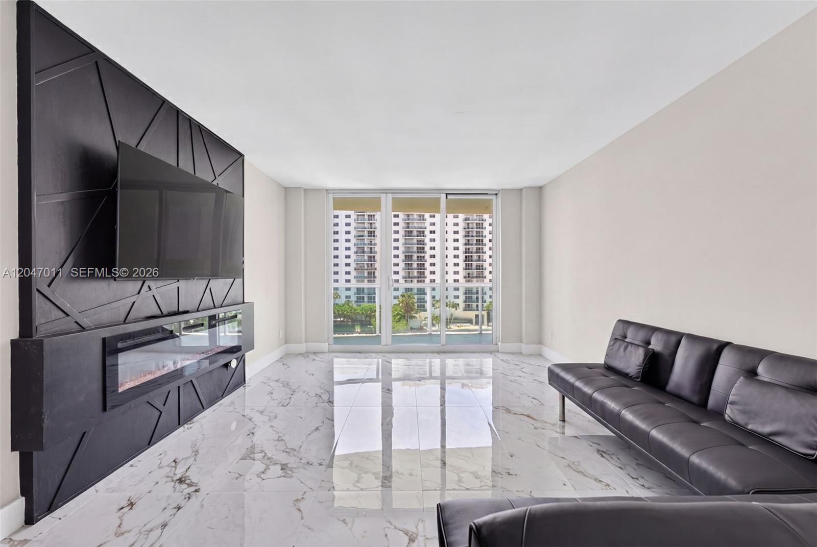 19380 Collins Ave # 608
