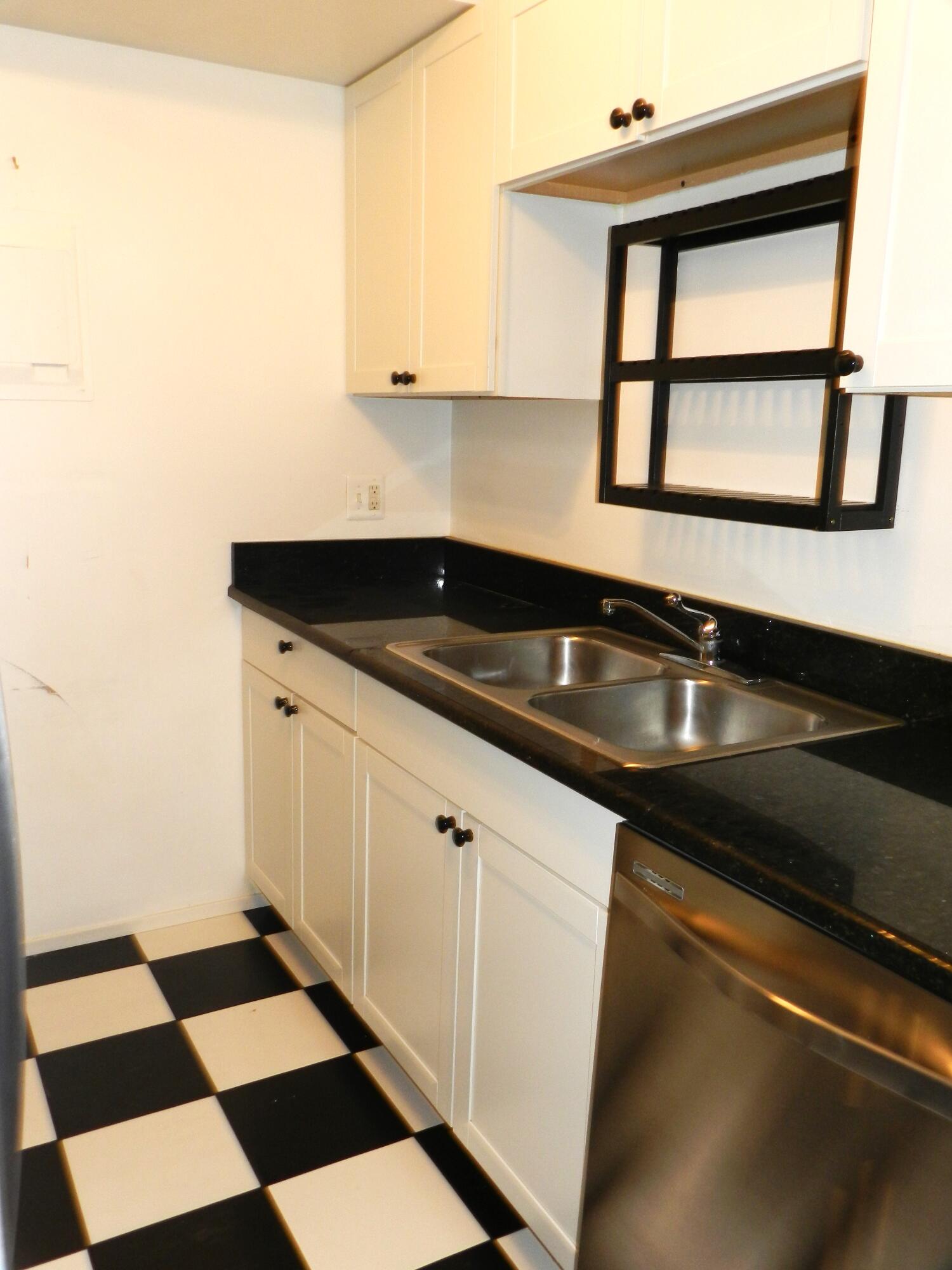 2118 Pauline Boulevard, 110