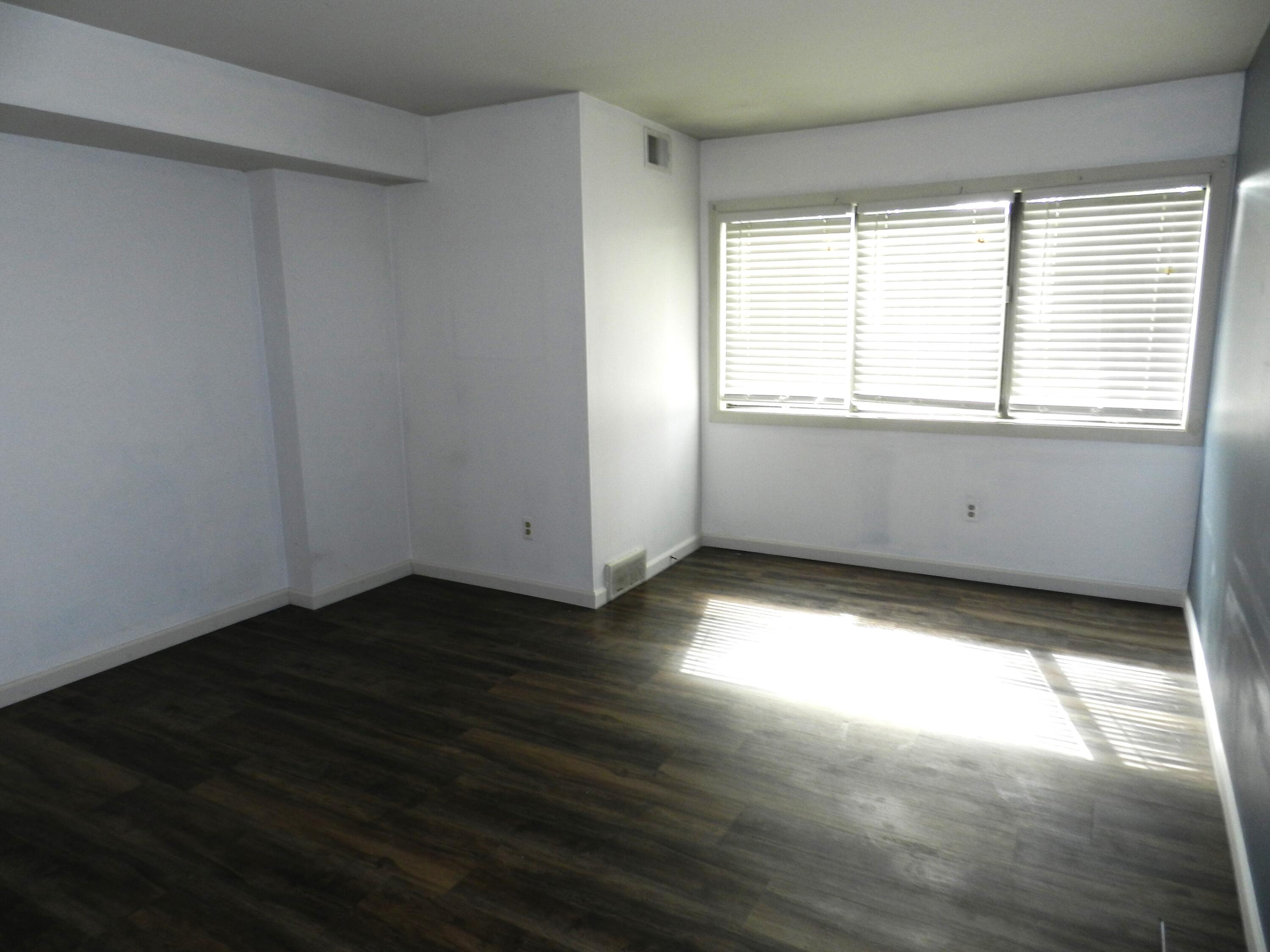 2118 Pauline Boulevard, 110