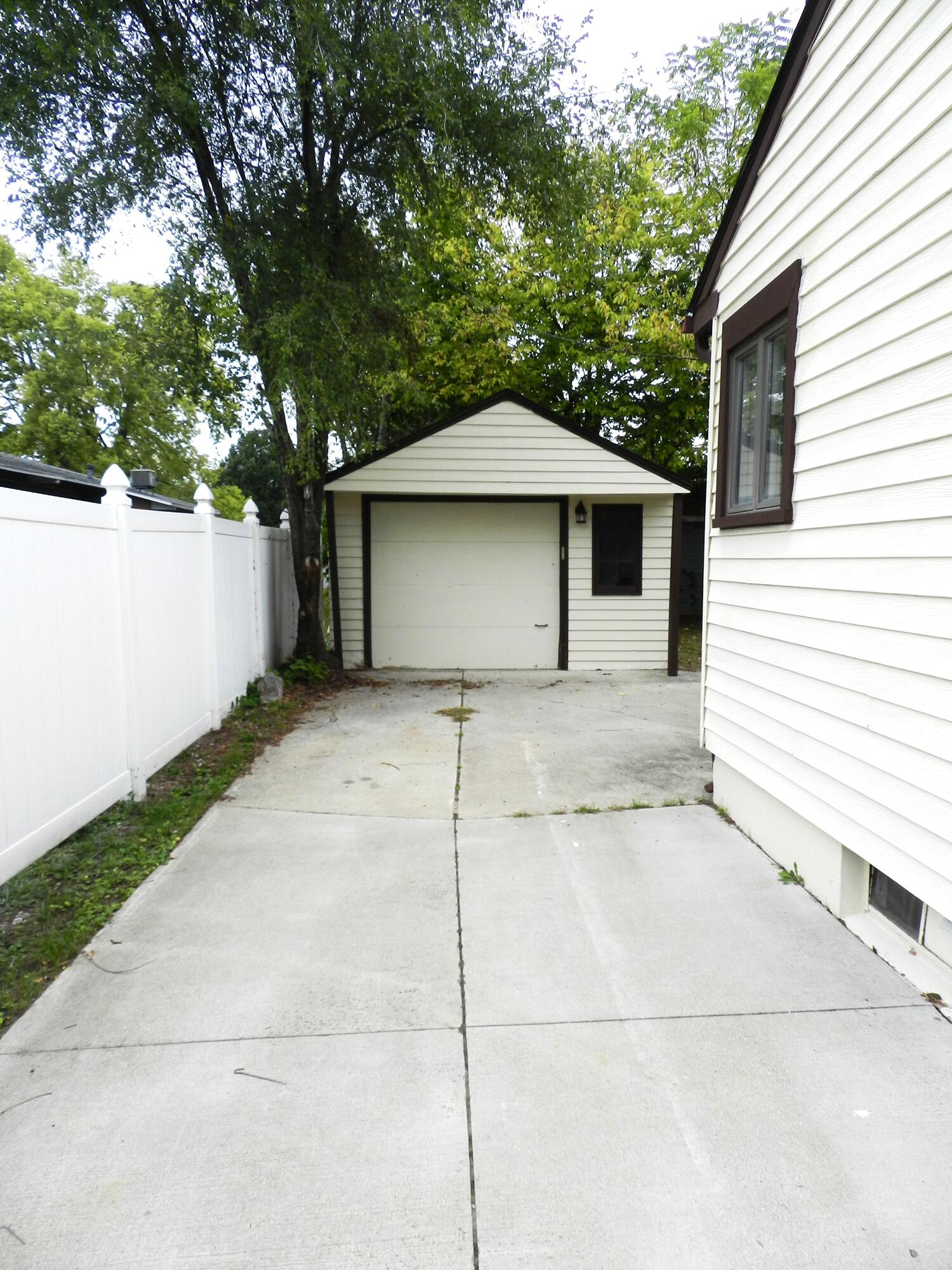1185 Grove Road