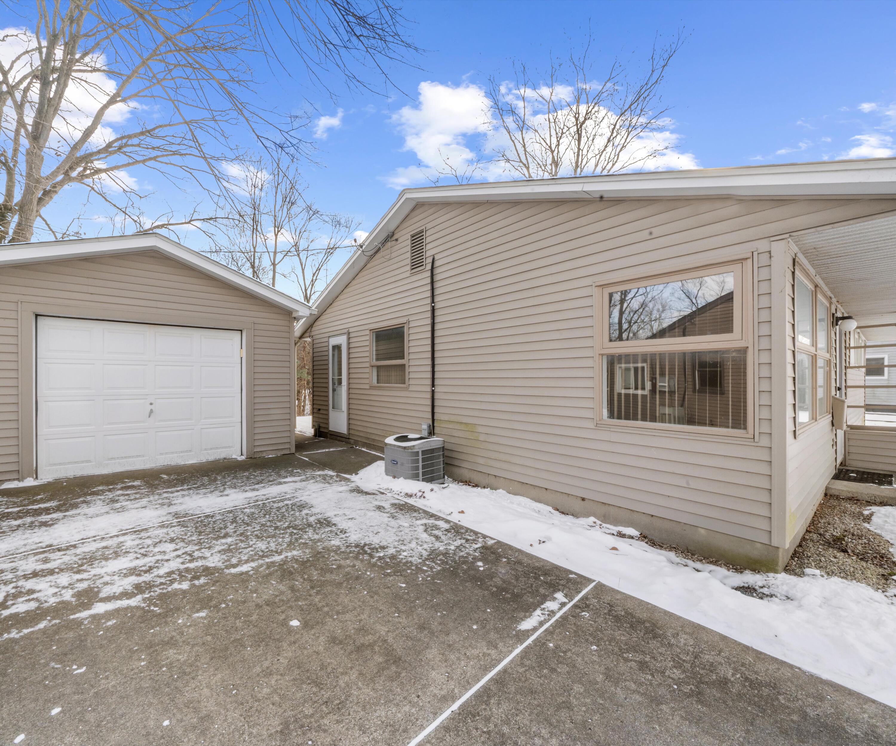 3556 Oakwood Street