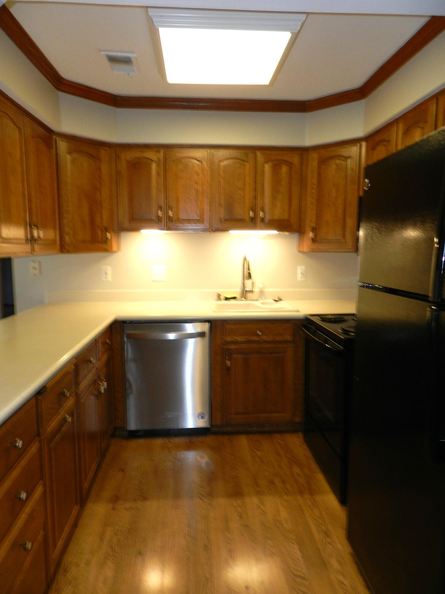 30528 Oakridge Manor Drive