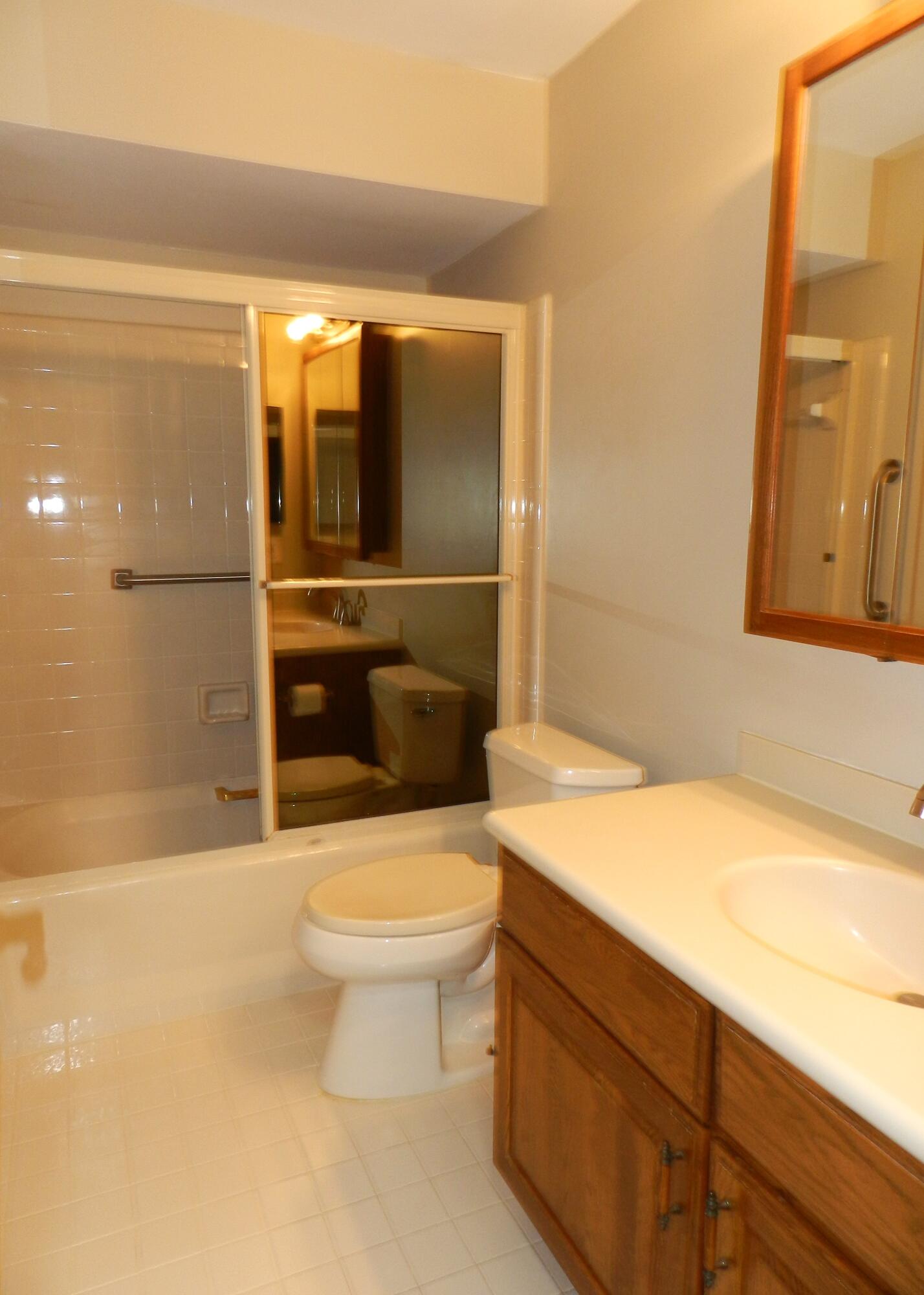 30528 Oakridge Manor Drive