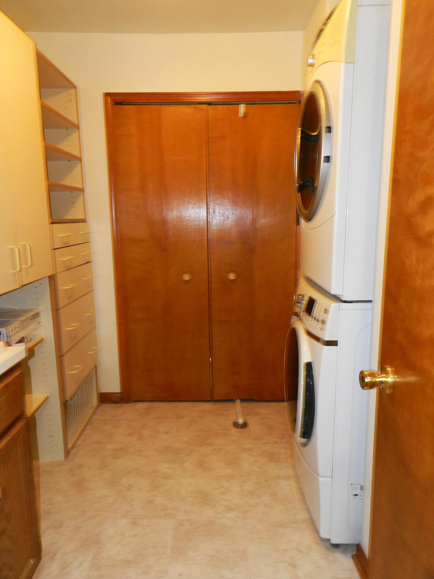30528 Oakridge Manor Drive