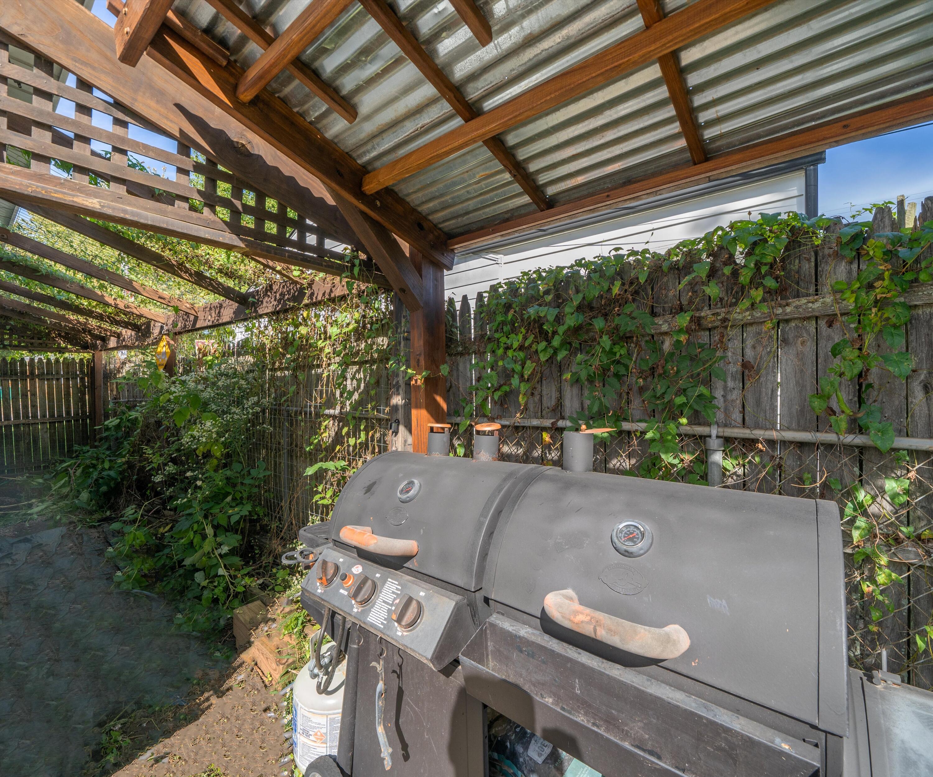 207 Oregon Street
