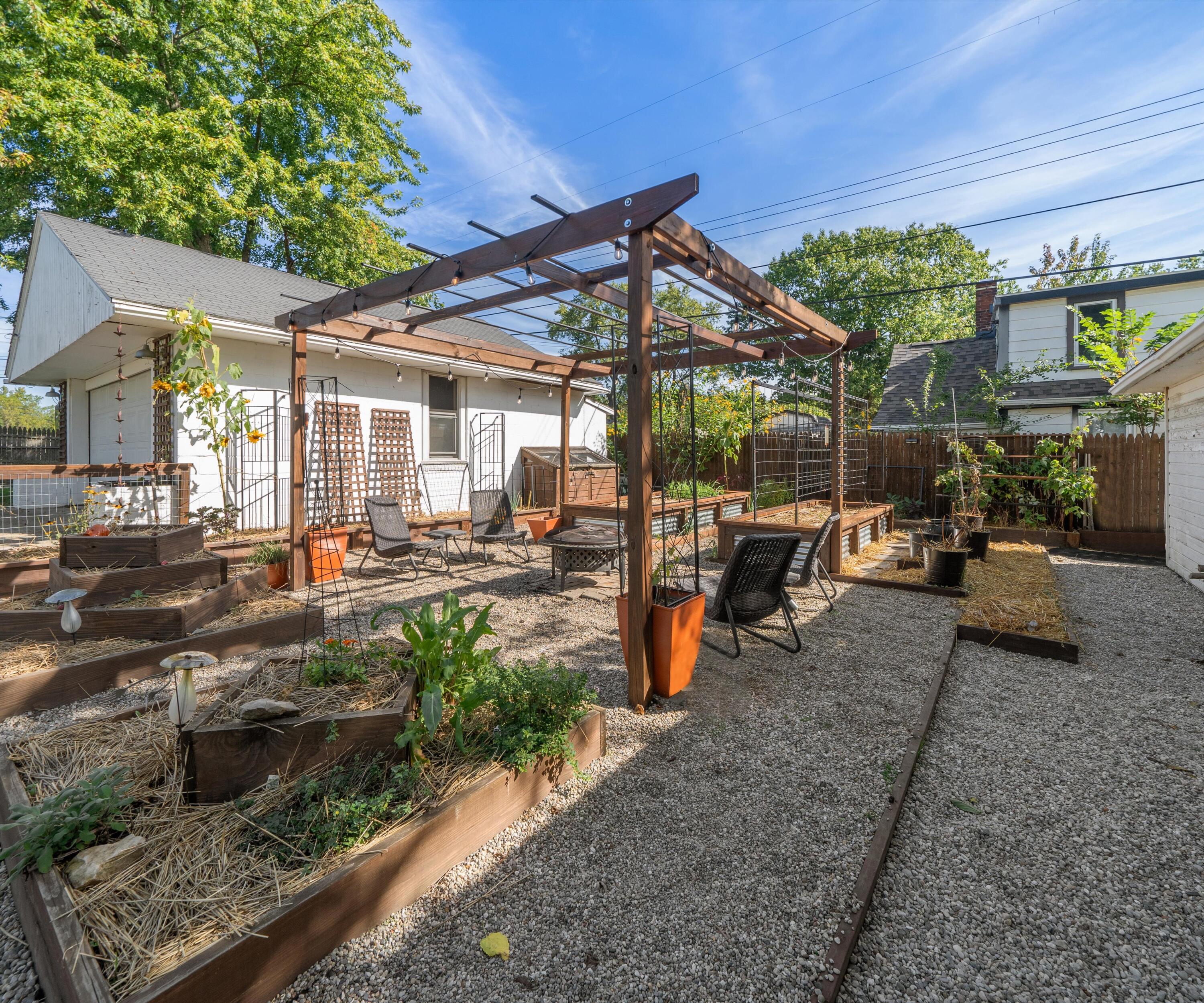 207 Oregon Street