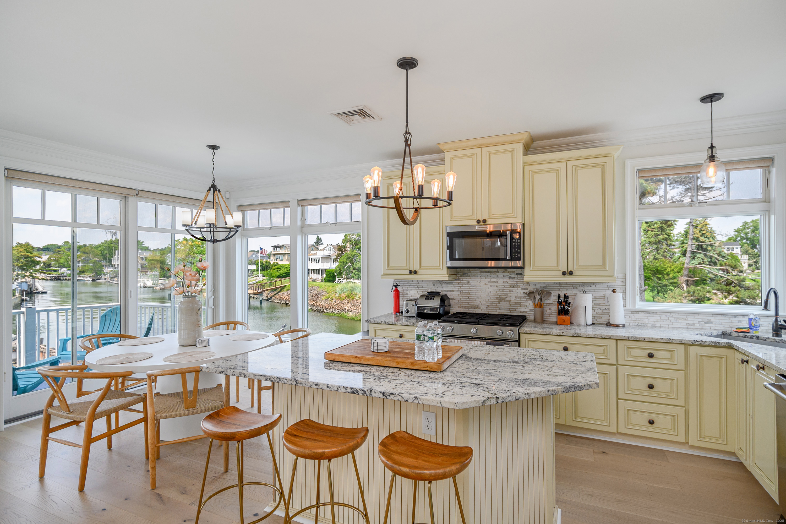 2154 Fairfield Beach Road