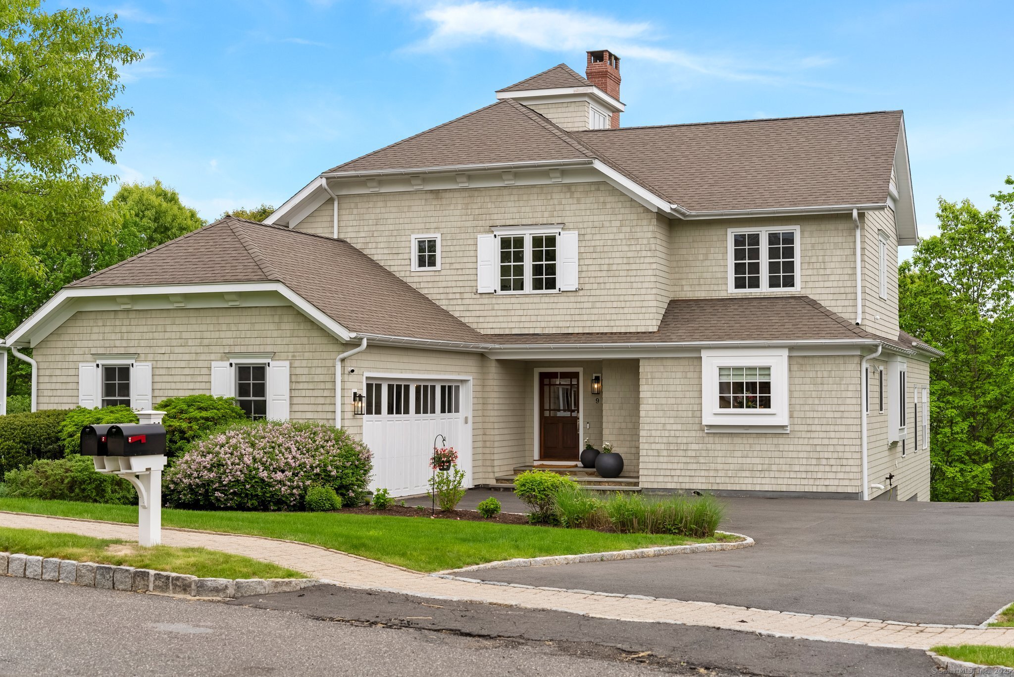 9 Damia Drive 9