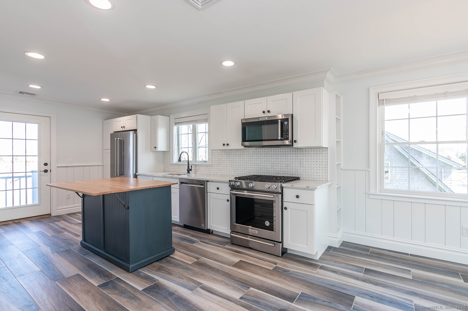 1140 Fairfield Beach Road