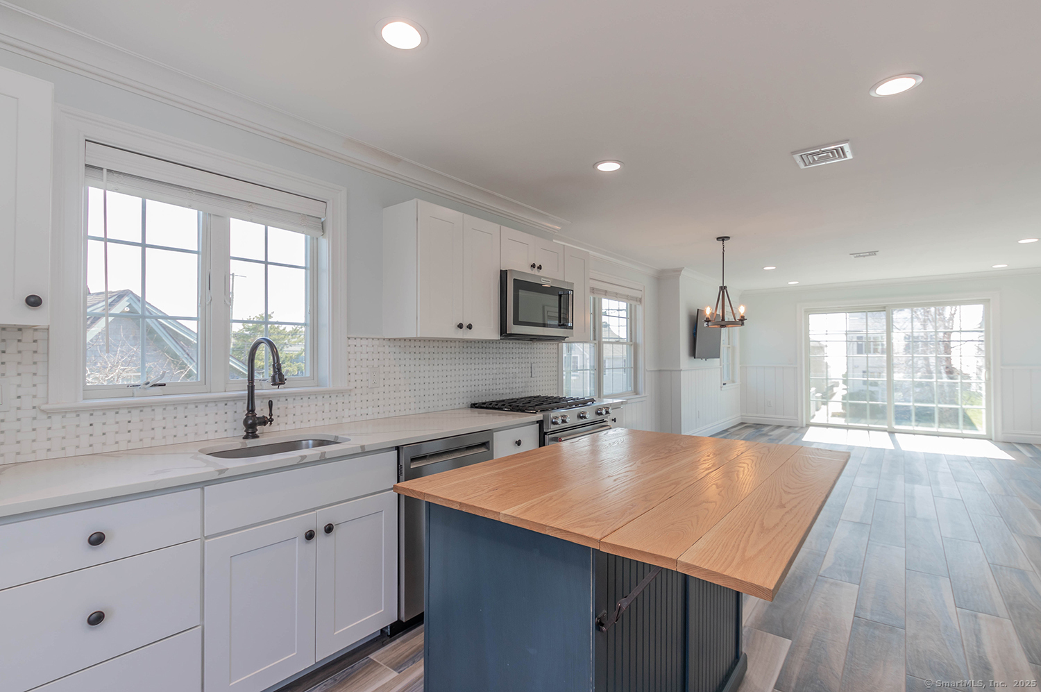 1140 Fairfield Beach Road