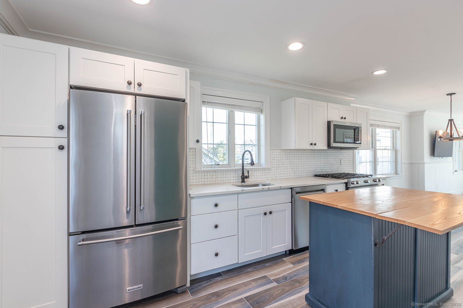 1140 Fairfield Beach Road