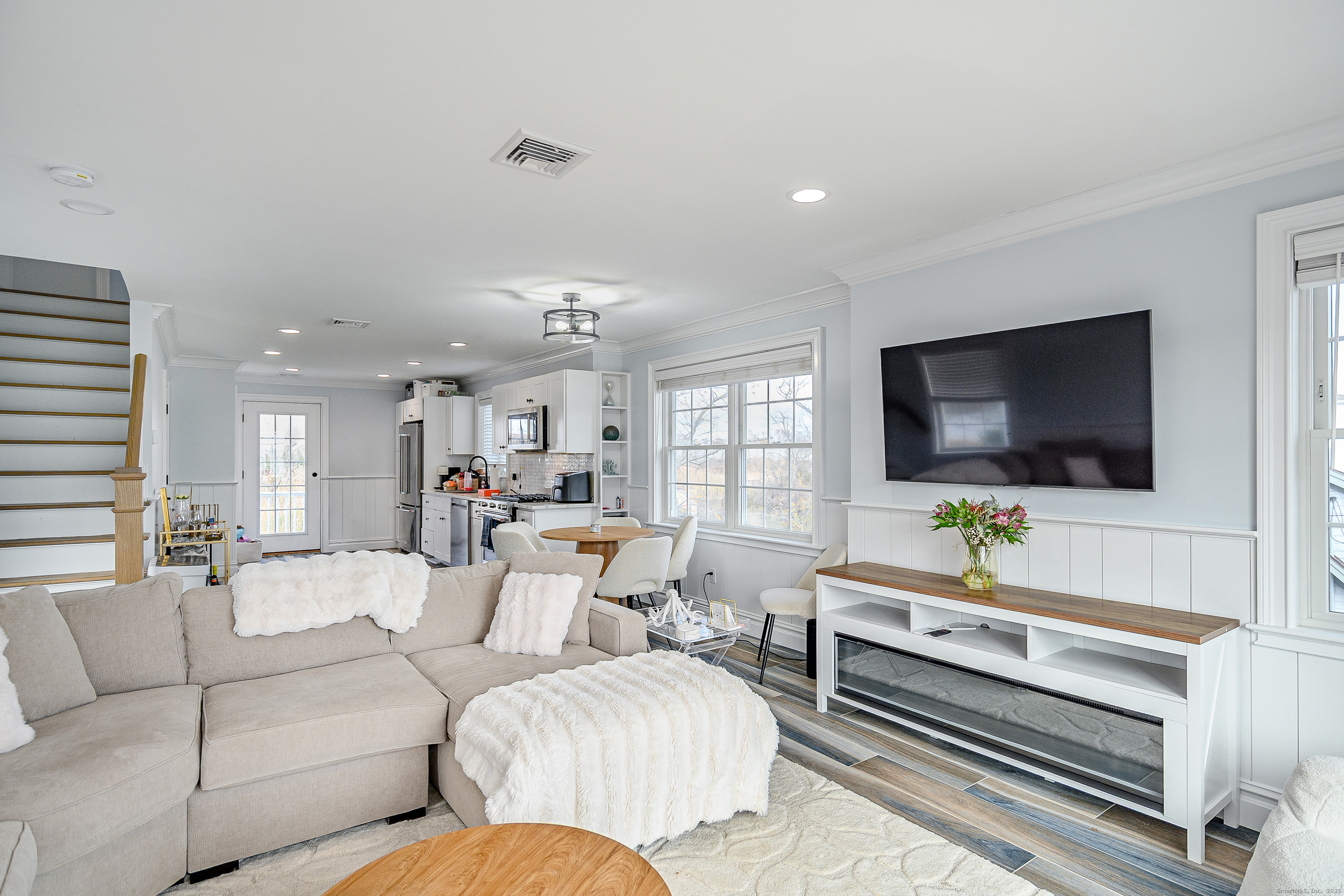 1140 Fairfield Beach Road