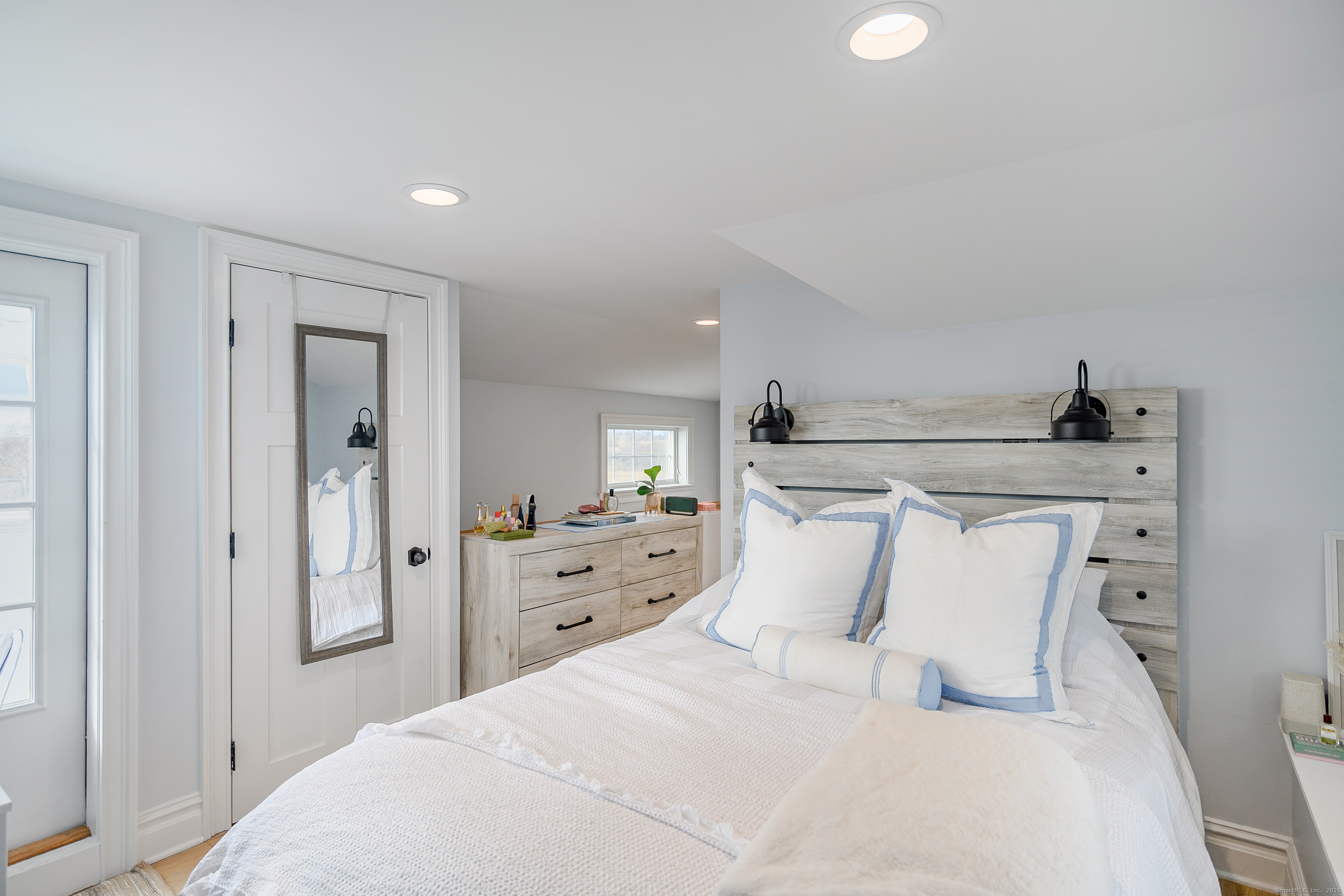 1140 Fairfield Beach Road