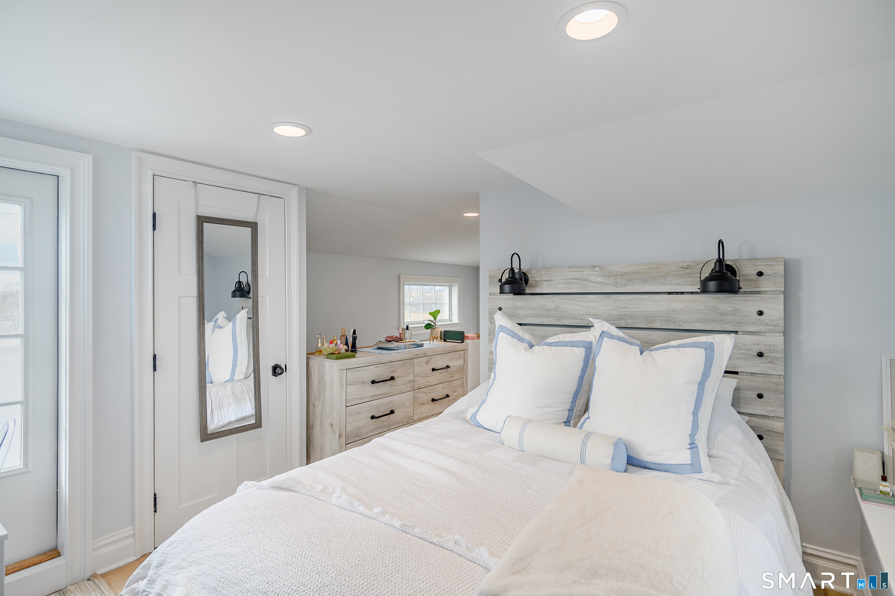 1140 Fairfield Beach Road