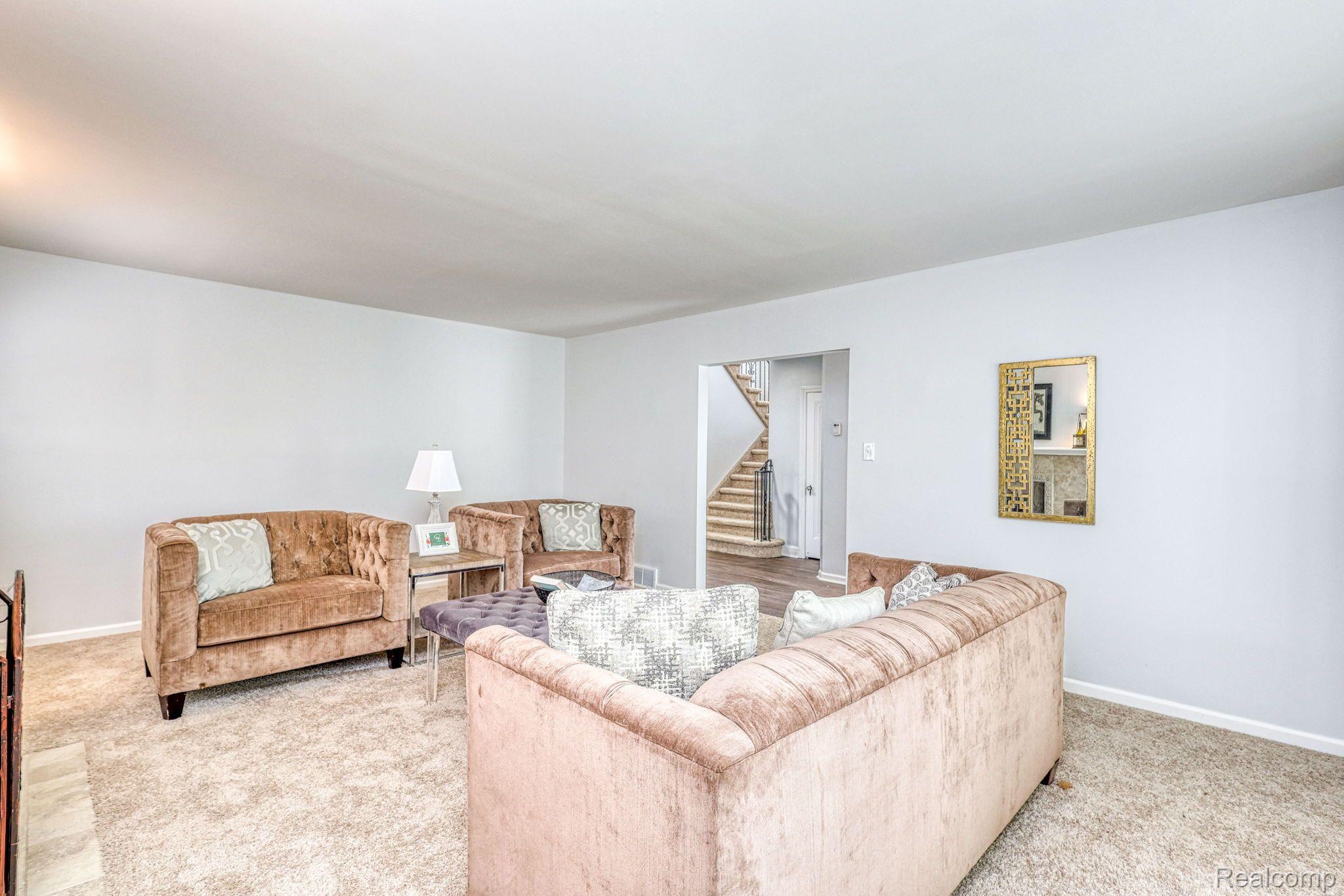 18606 OAK Drive