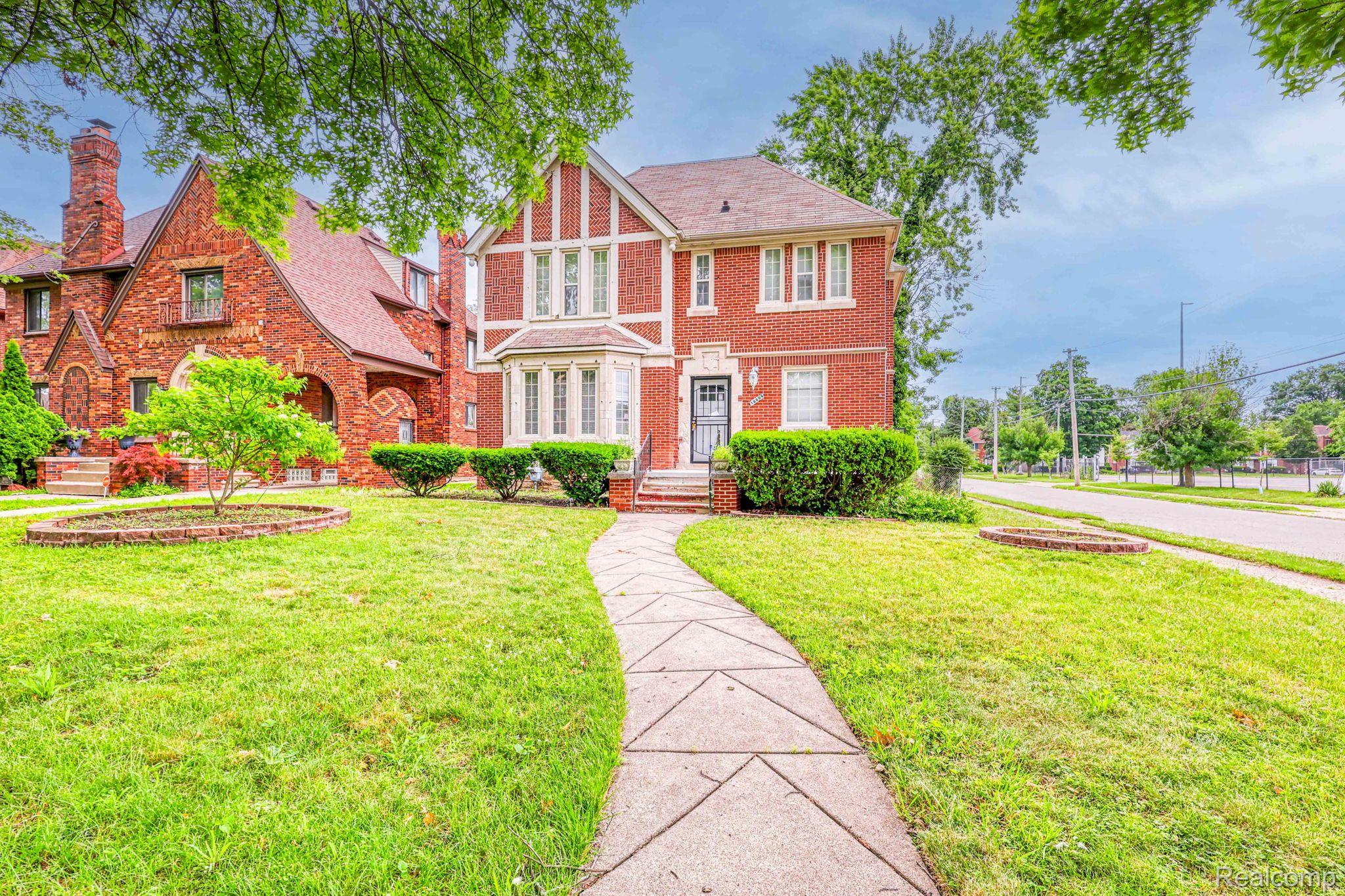 18606 OAK Drive