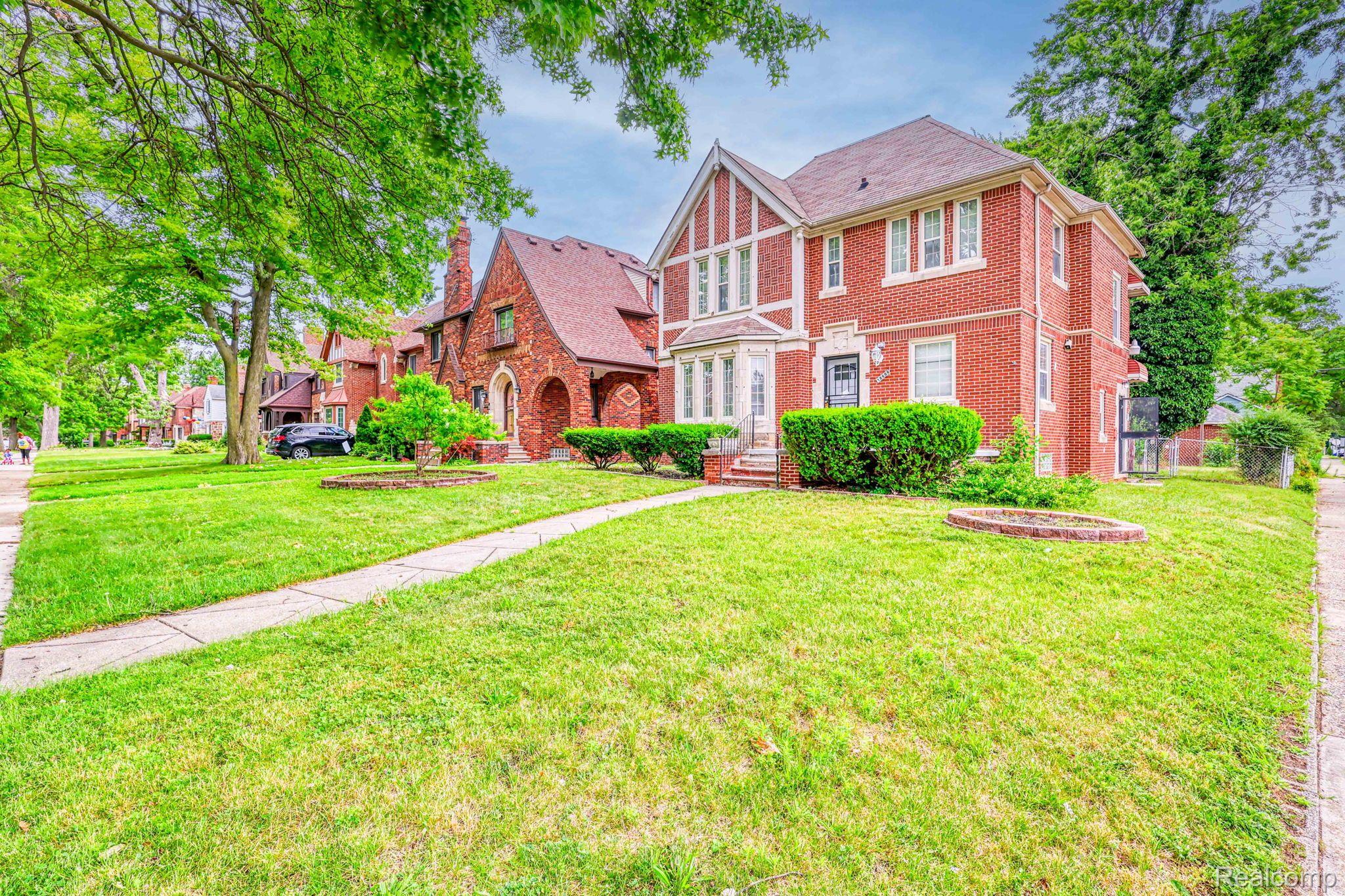 18606 OAK Drive