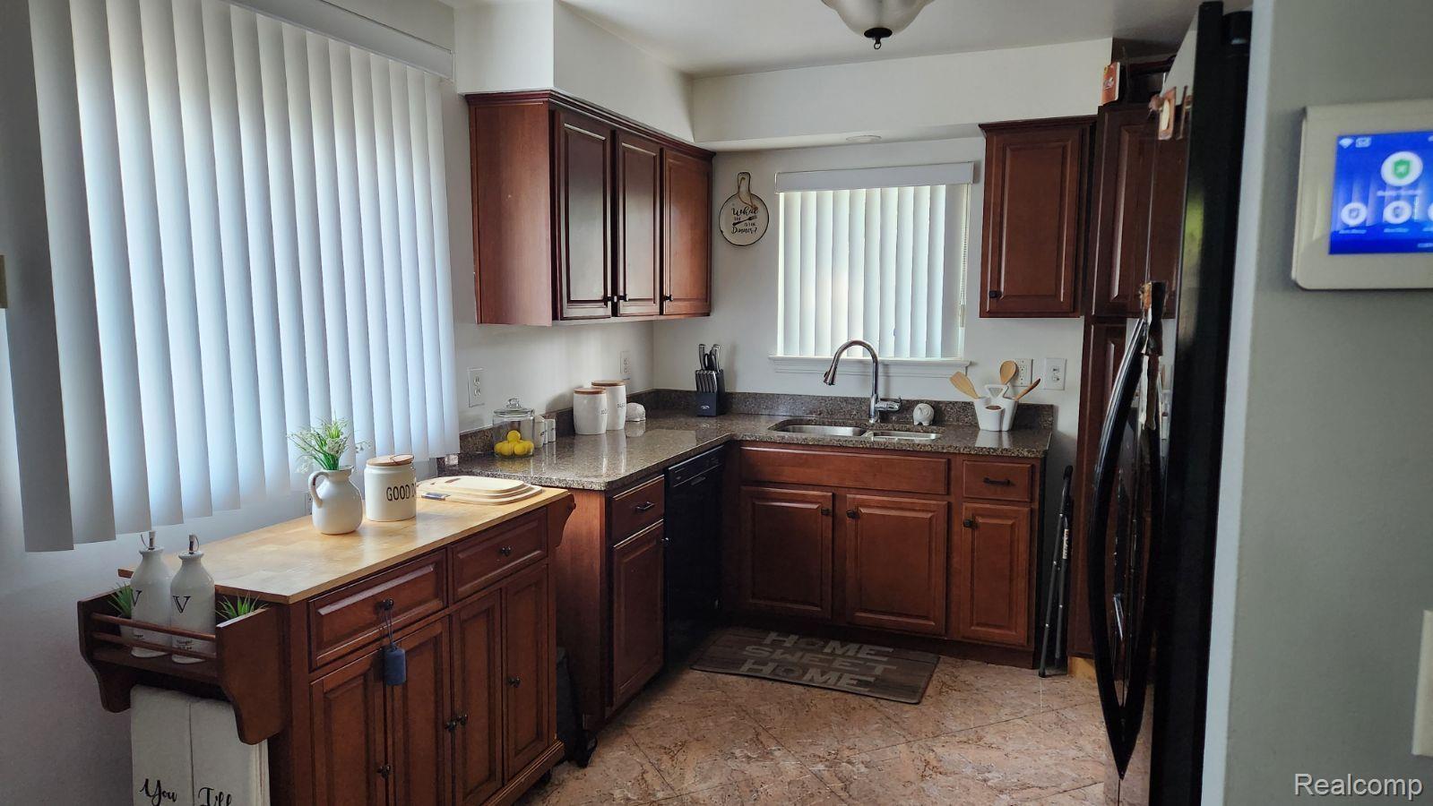 8776 WOODSIDE Drive