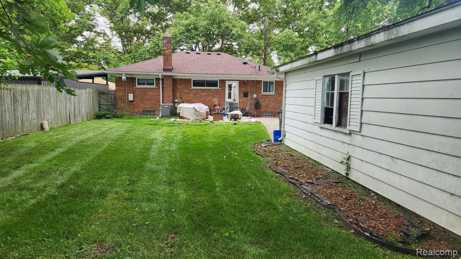 8776 WOODSIDE Drive