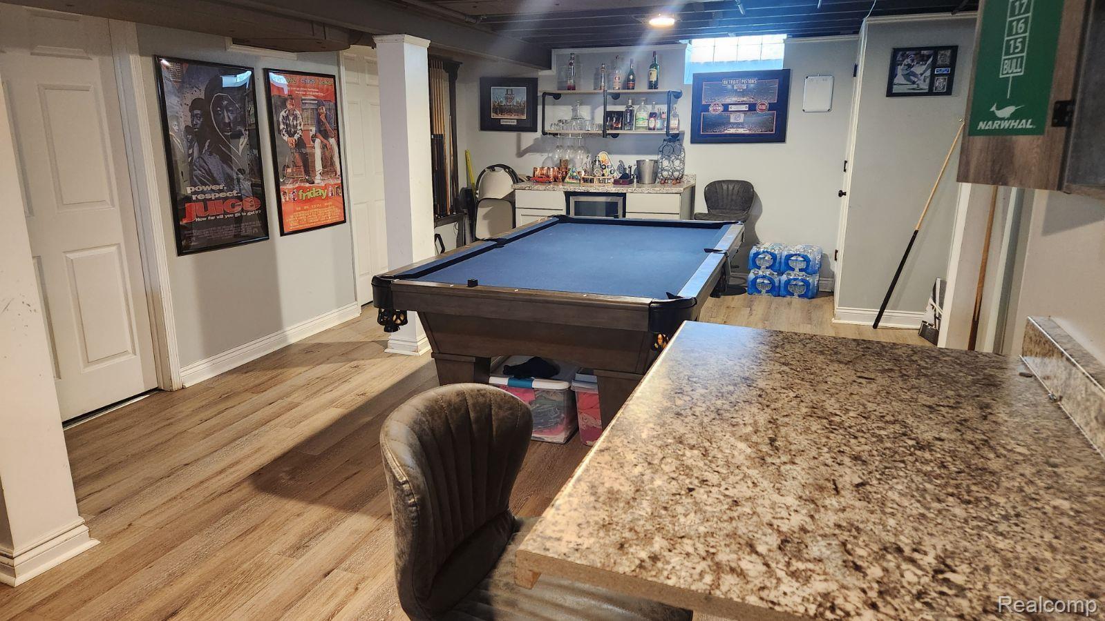 8776 WOODSIDE Drive