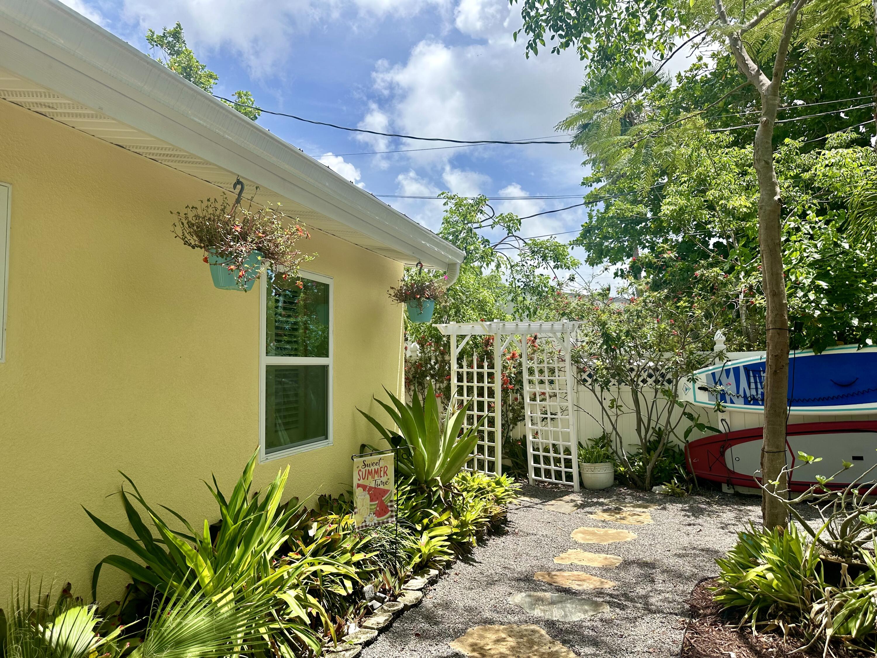 1613 Duncan Street