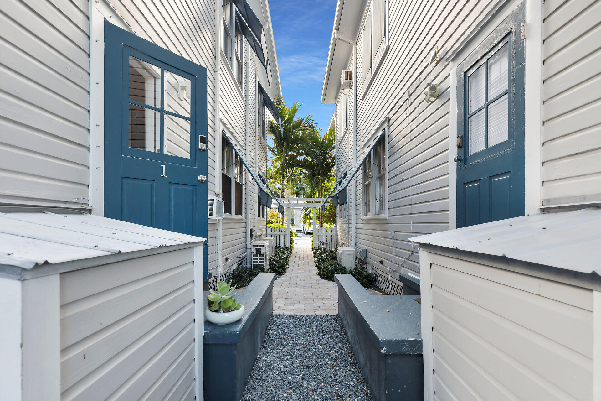 1205 Newton Street Unit: 1