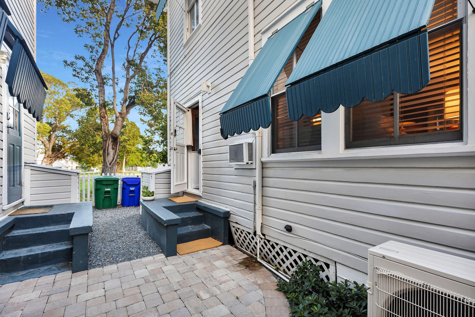 1205 Newton Street Unit: 1