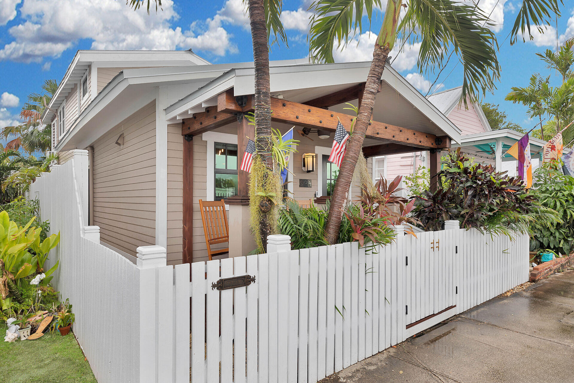 904 Olivia Street