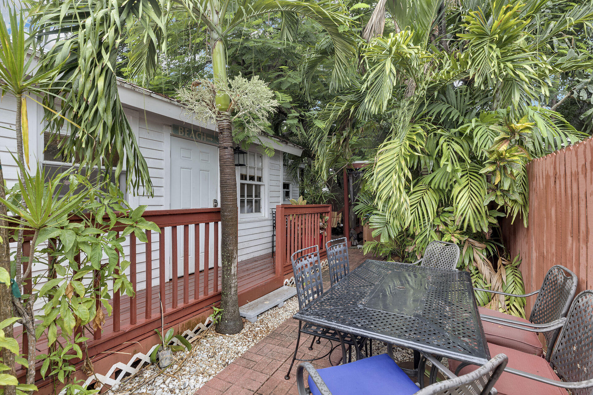 718 Chapman Lane