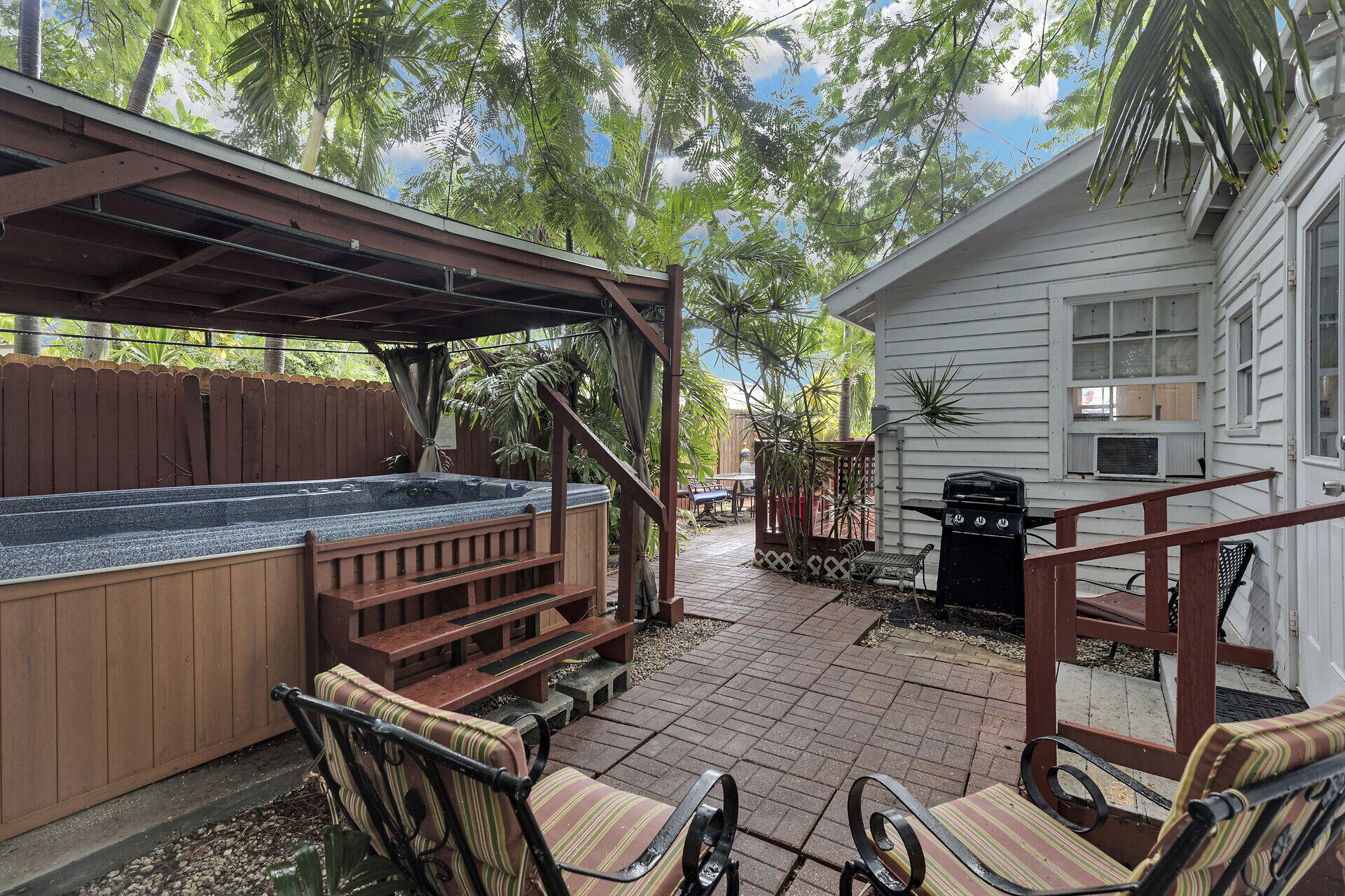 718 Chapman Lane