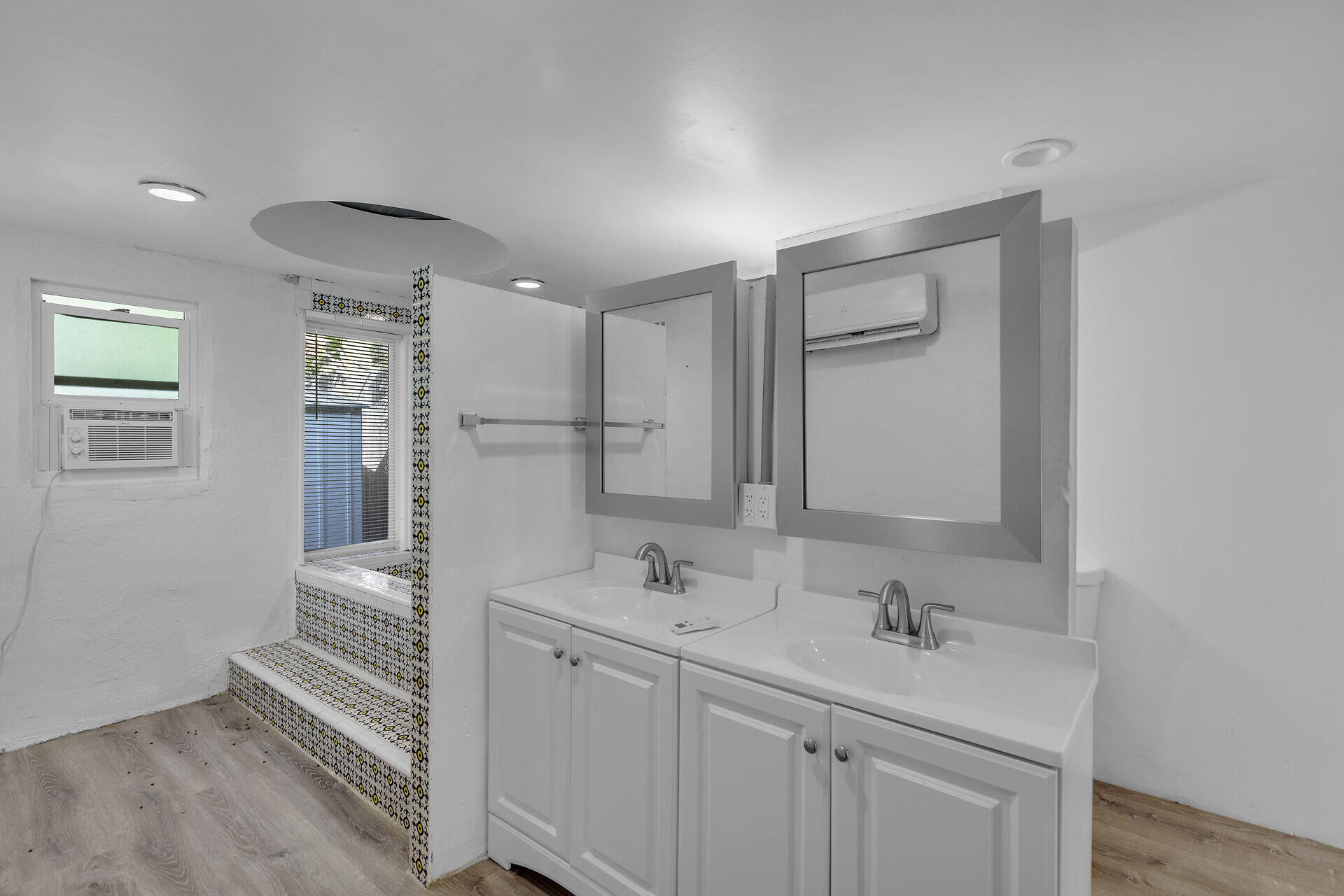 1405-1409 United Street