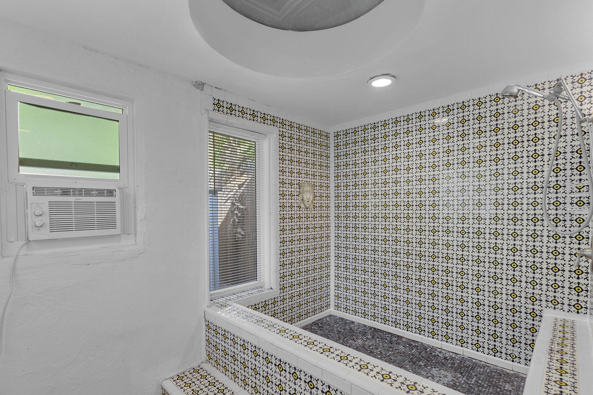 1405-1409 United Street