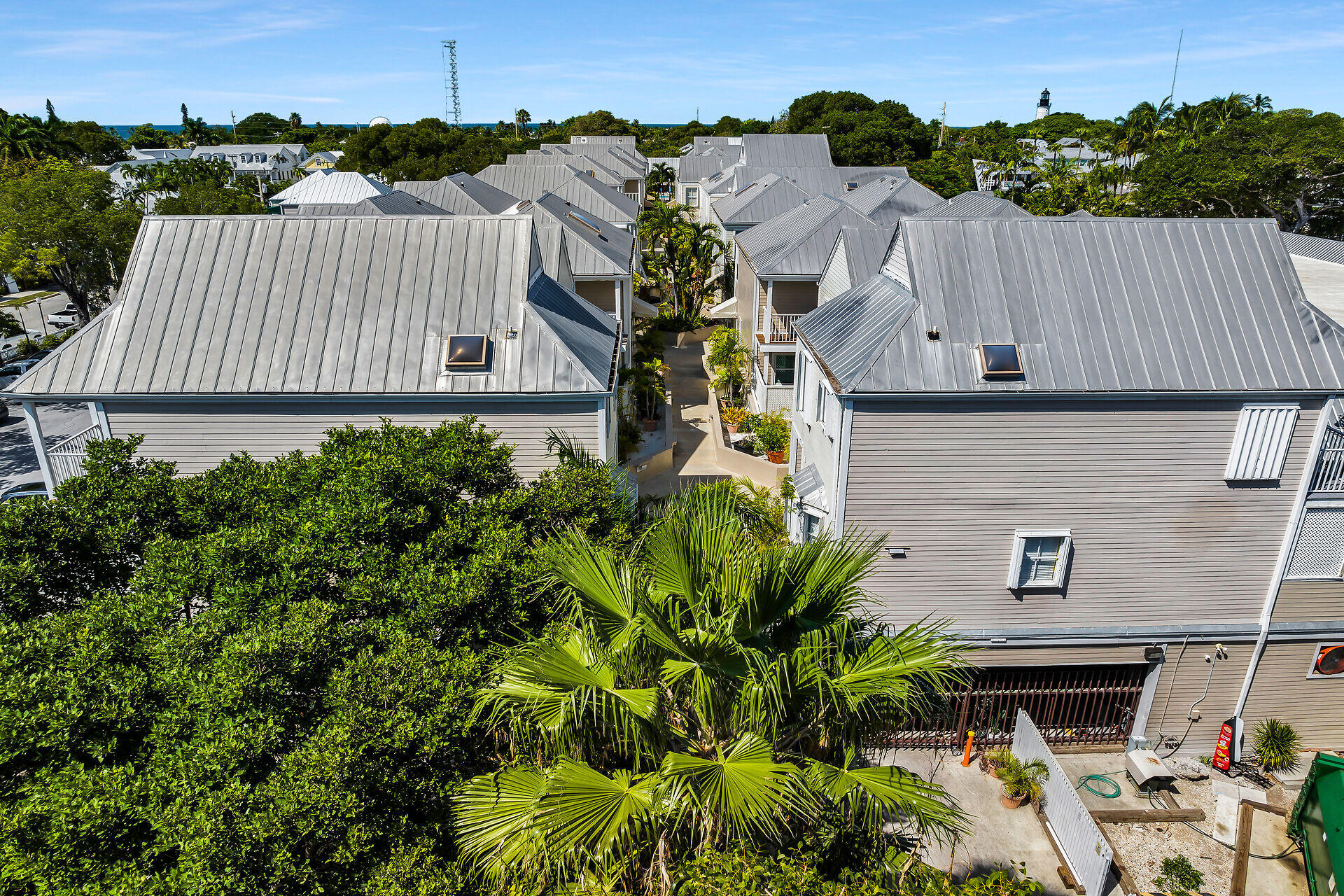 1075 Duval Street Unit: R10