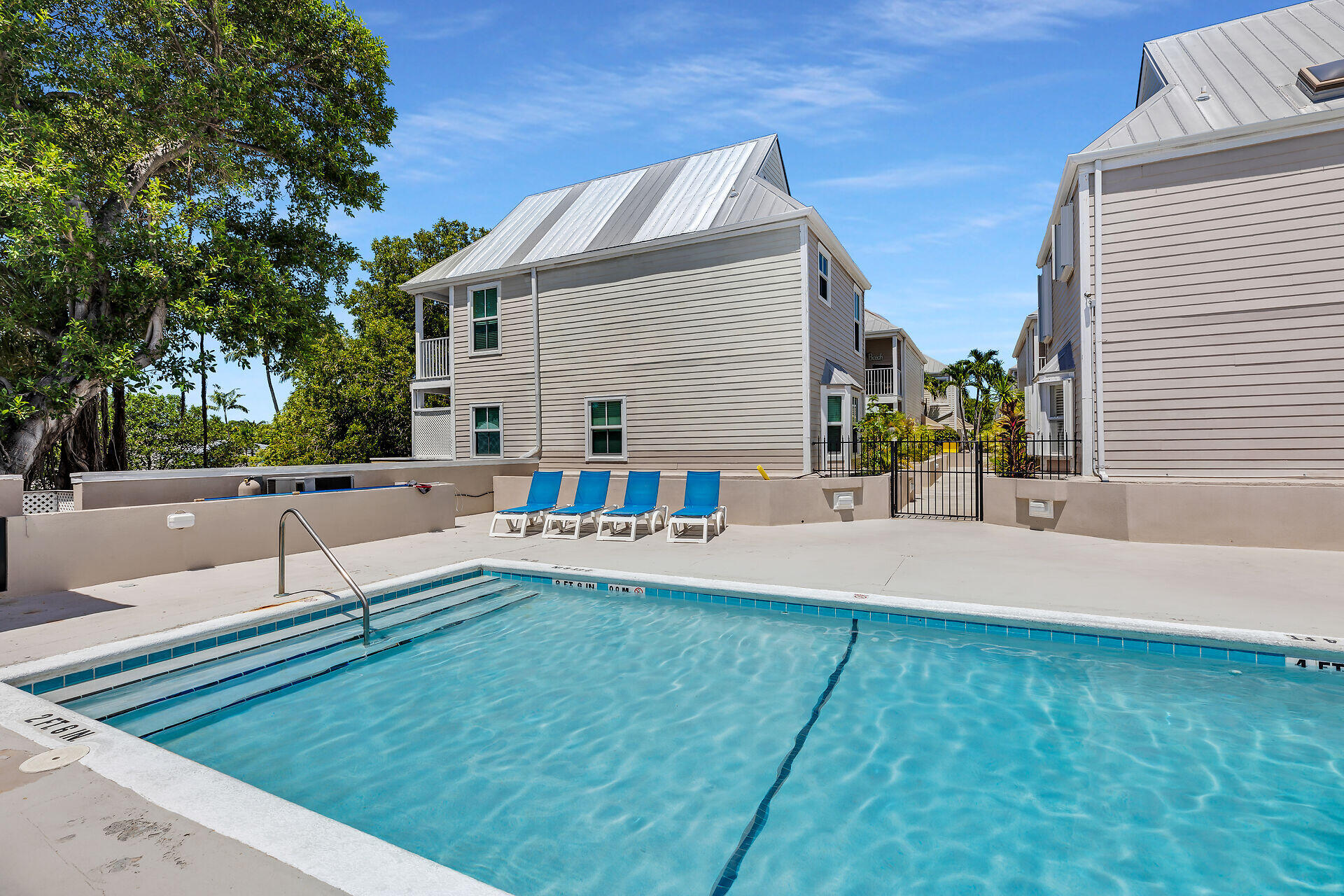 1075 Duval Street Unit: R10