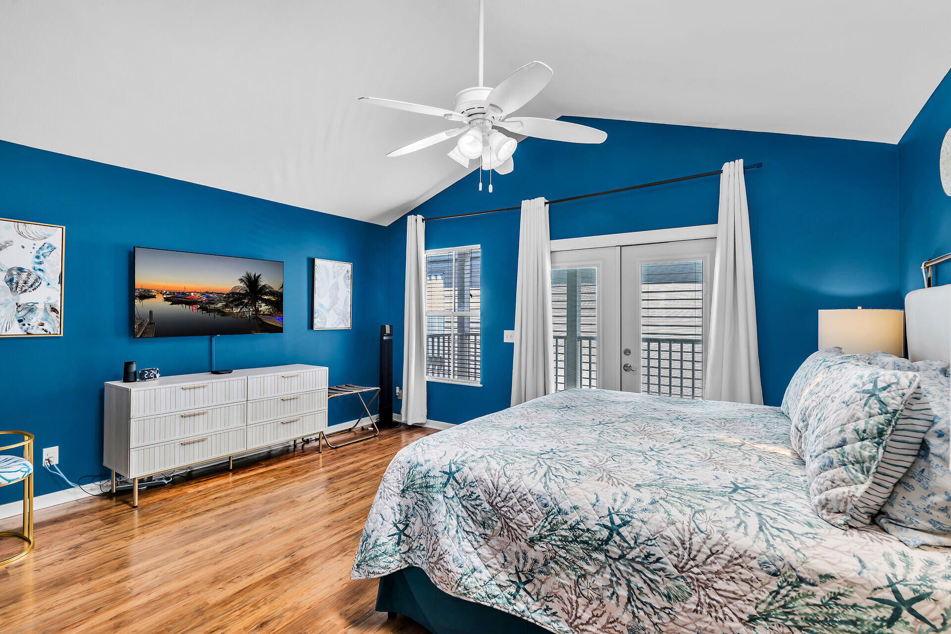 1075 Duval Street Unit: R10