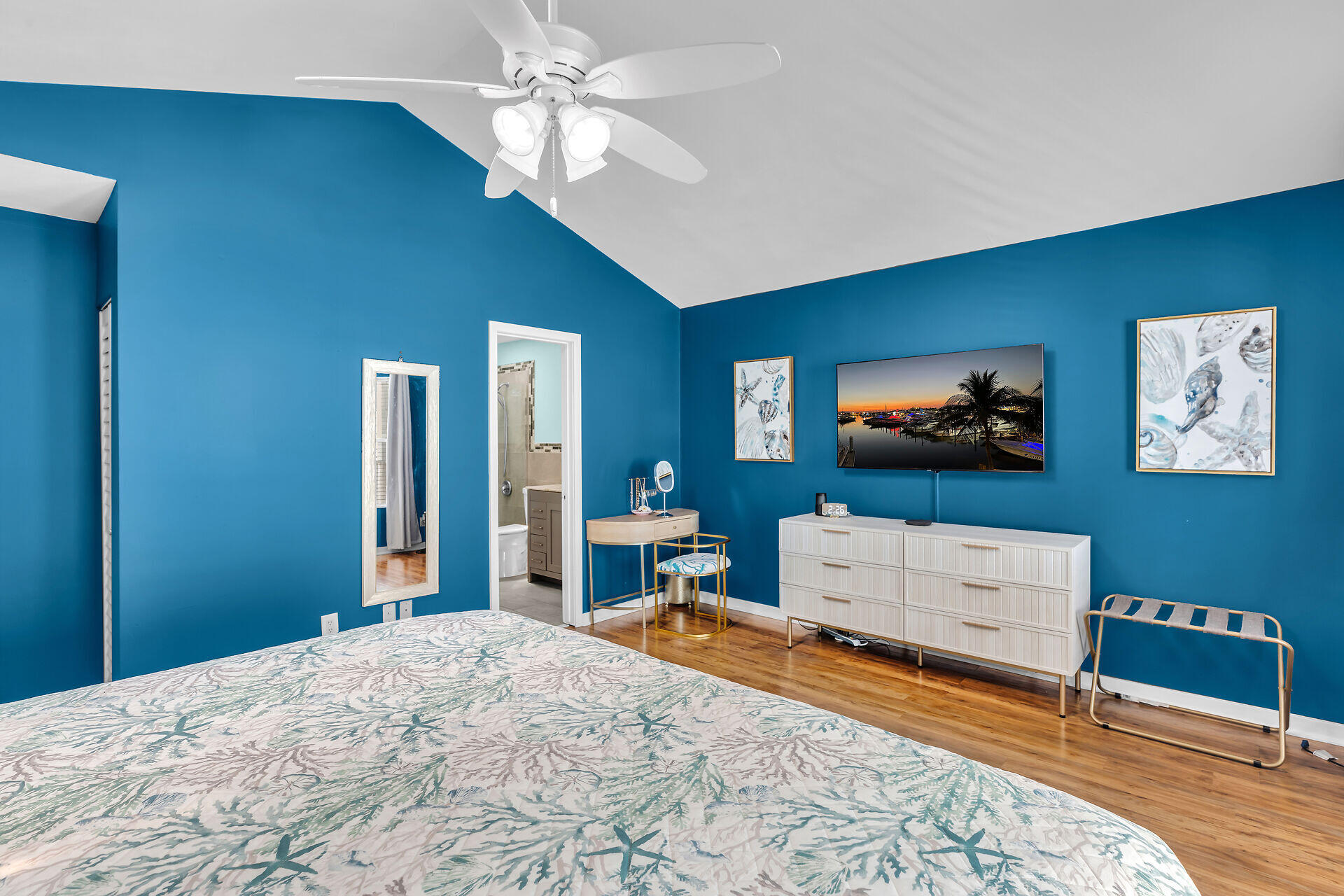 1075 Duval Street Unit: R10