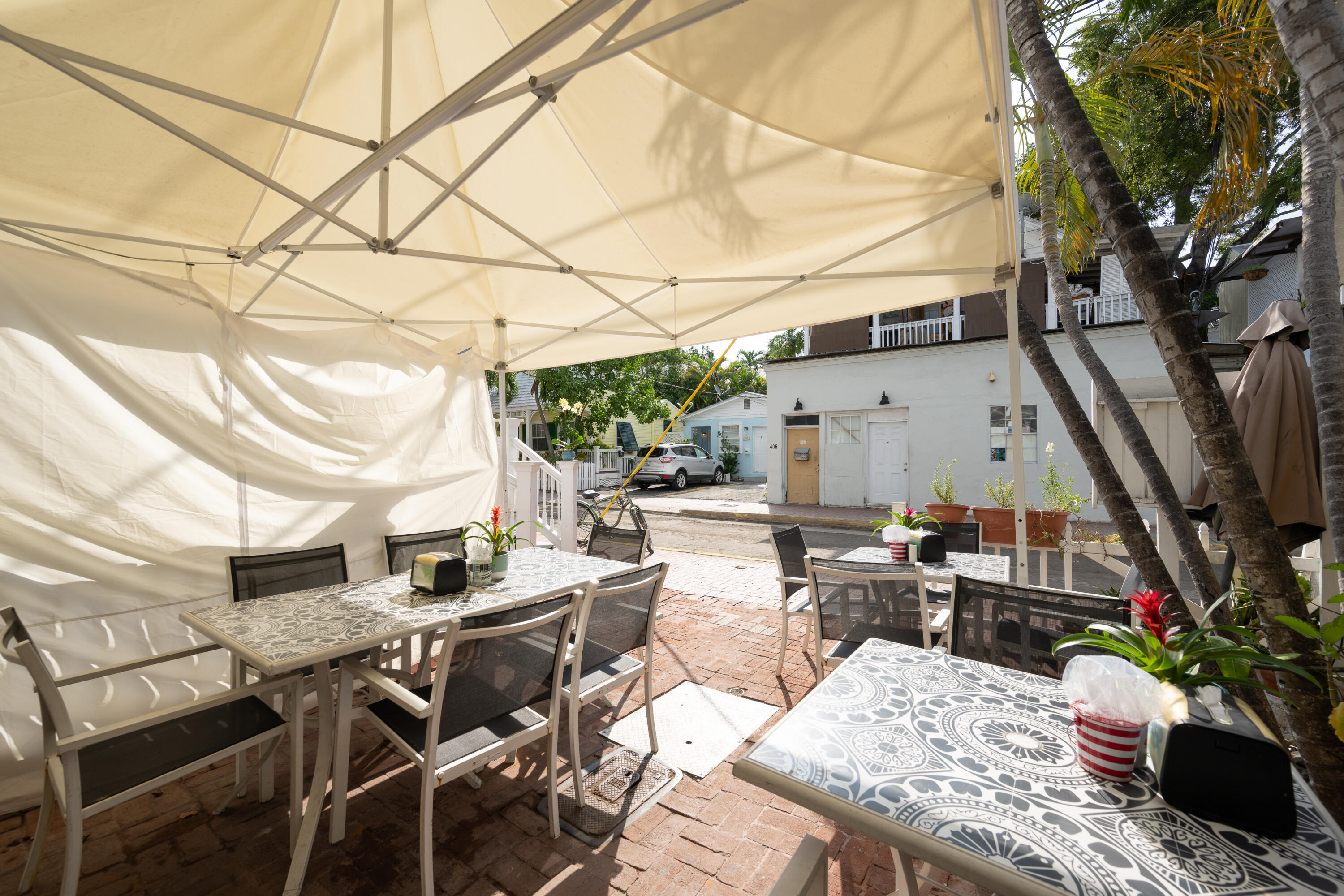 405 Petronia Street