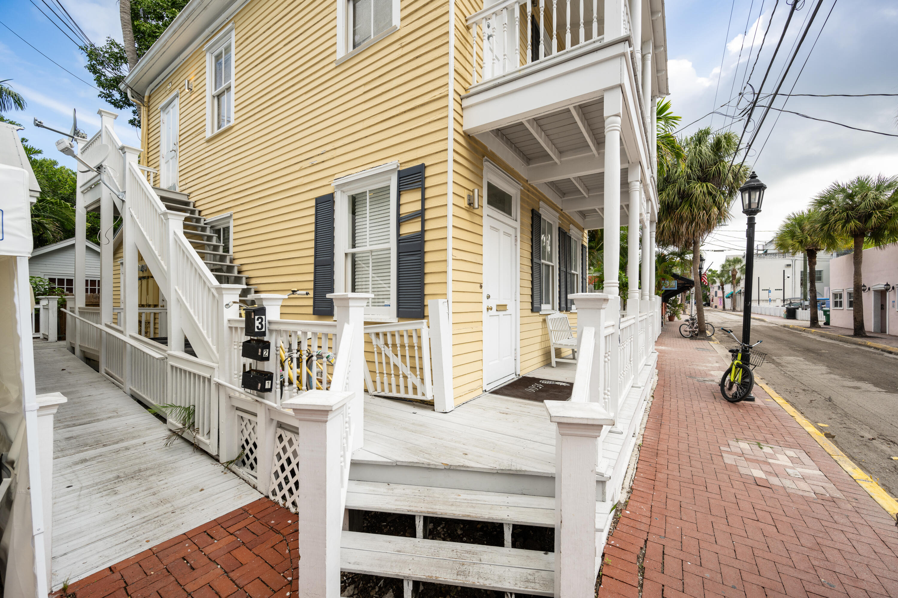405 Petronia Street