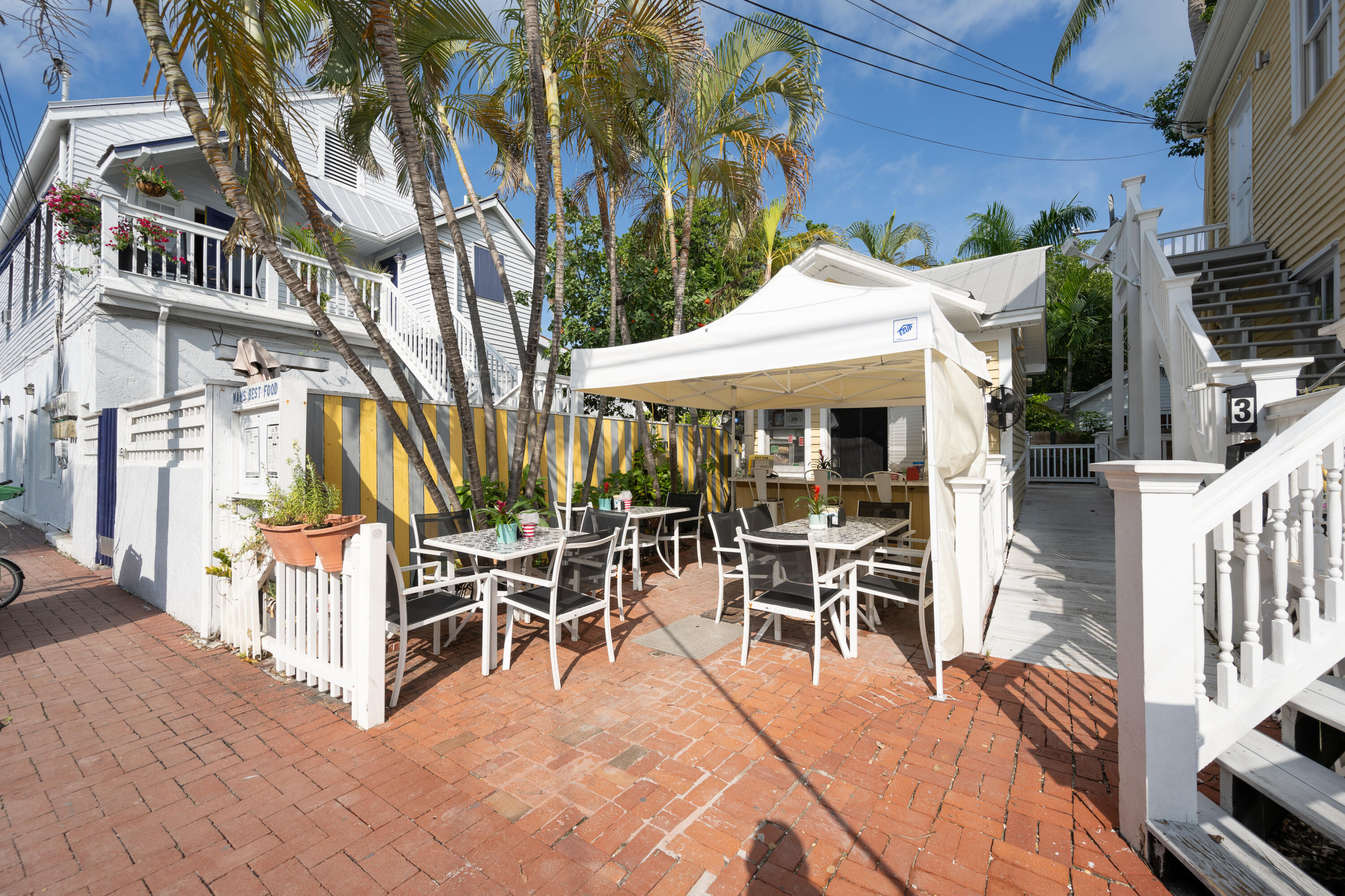 405 Petronia Street